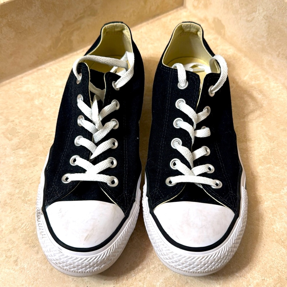 Women’s 10 black converse euc